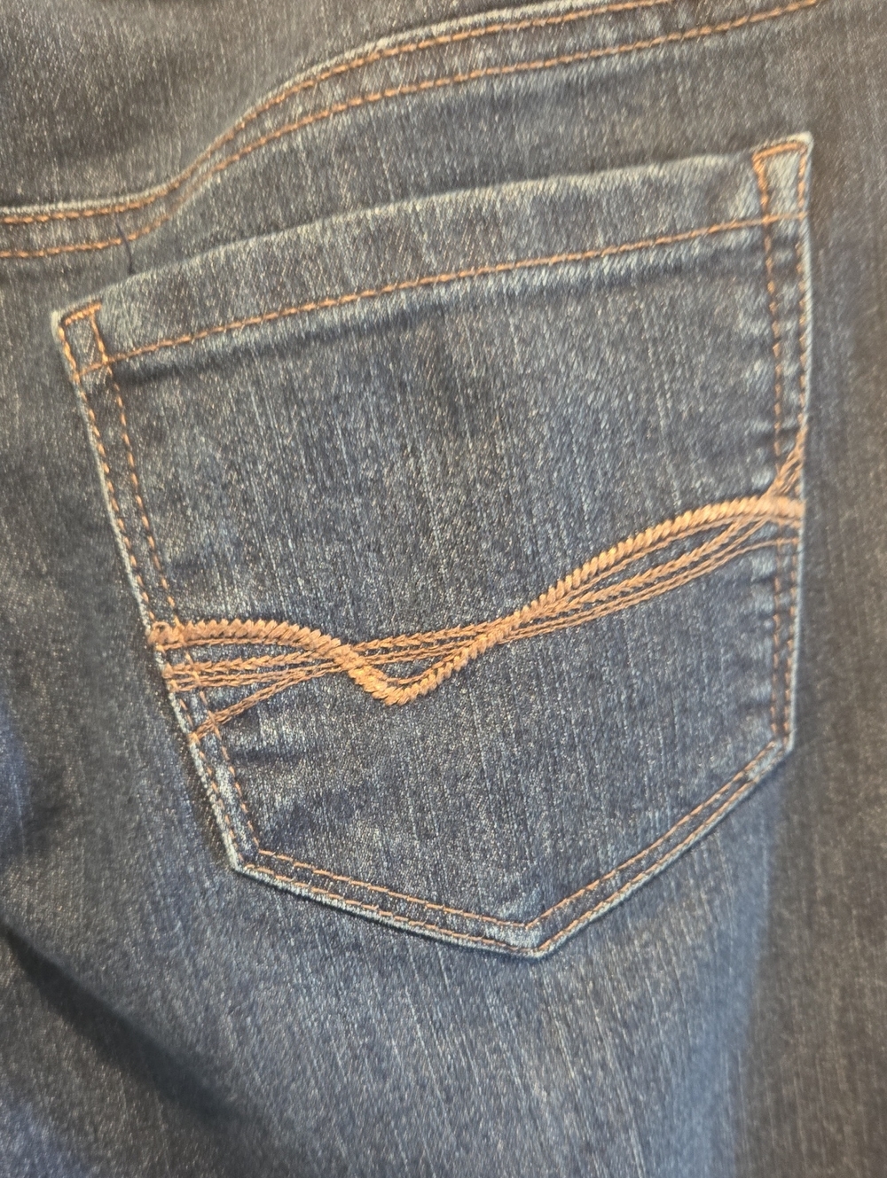 Bandolino Classic Straight-Leg Jeans in Indigo Wash - Picture 11 of 13